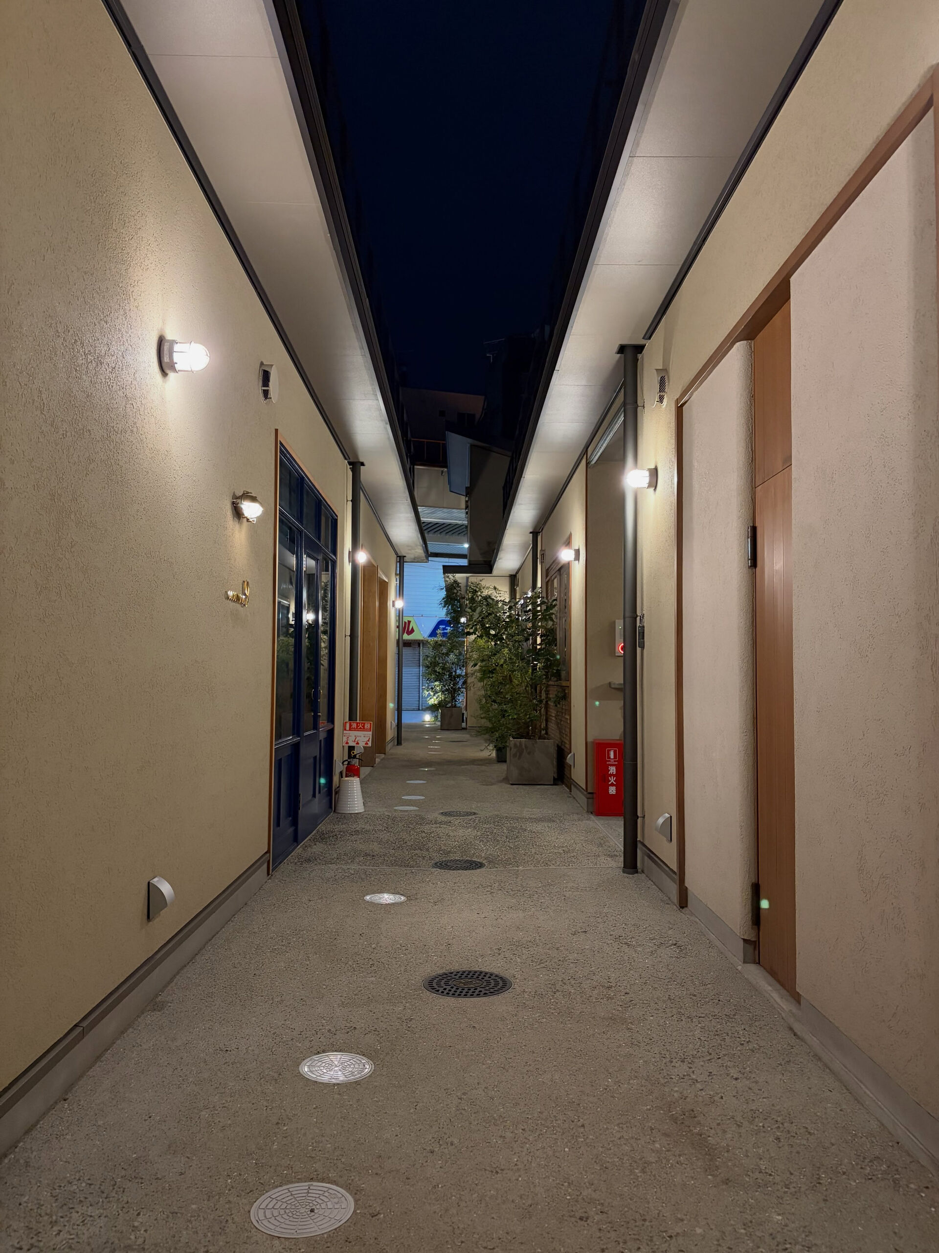 帝国座テラスの路地感